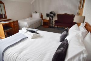 Family Room with Private Bathroom room in Imperial Cambridge Hotel