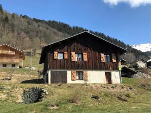 Chalet familial calme pour 78 pers, 3 chambres, proche des pistes, bien équipé et animé, 2 étoiles - FR-1-342-212