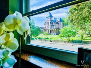 The Moose at Memphis Downtown & Victorian Village