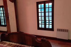 Duplex avec cour au coeur de la cité médiévale.