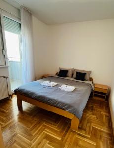 Central and bright 2 bedroom, 3 balconies