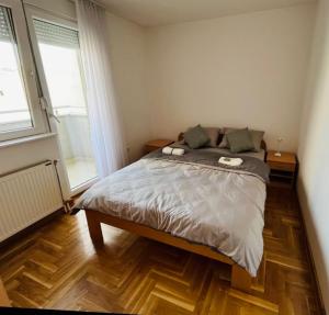 Central and bright 2 bedroom, 3 balconies