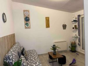 Appartements Perpignan : Studio bel emplacement avec terrasse : photos des chambres