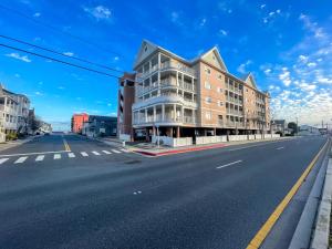 Americana Condos 10th street