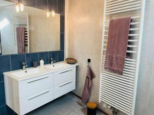 Maisons de vacances Gite Le Flot, face au canal de Bourgogne : photos des chambres