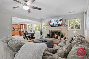 San Gabriel Stunner - An Irvie Home - Moriarty