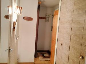 Appartements Studio Enchastrayes, 1 piece, 4 personnes - FR-1-691-18 : photos des chambres