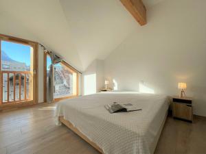 Chalets Chalet Puy-Saint-Pierre, 4 pieces, 8 personnes - FR-1-330C-136 : photos des chambres