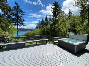Secluded Sanctuary With a View of The Puget Sound - Bayview