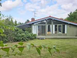 8 person holiday home in Fårvang-By Traum