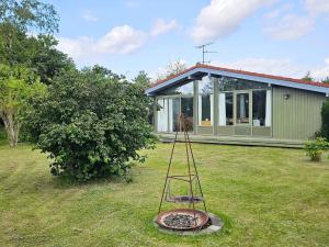 8 person holiday home in Fårvang-By Traum