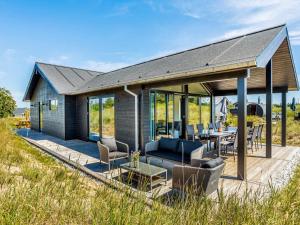 9 person holiday home in Hirtshals