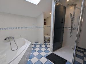 Maisons de vacances Gite Salles-Lavalette, 5 pieces, 8 personnes - FR-1-653-243 : photos des chambres