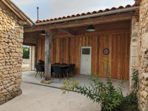 Maisons de vacances Gite Salles-Lavalette, 5 pieces, 8 personnes - FR-1-653-243 : photos des chambres