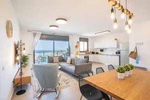 חלום באכזיב - 凯发吉拉迪