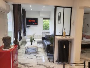 T2 neuf centre ville Saint Raphaël avec terrasse et parking gratuit, prés de la plage et commerces!