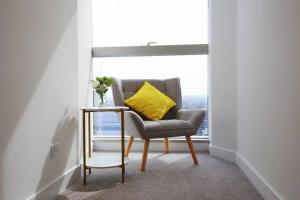 Brand New 2BR Apt at Mel CBD