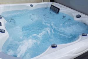 Apartments Rudez - pool - jacuzzi