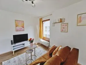 TiCasa HARMONY - Zentral-Uni-Bahnhof-Balkon-Unique-SmartTV - 尼尔廷根