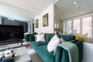 Chic Central Reading 1BR Apt CHRL F2