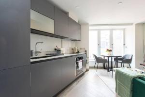 Chic Central Reading 1BR Apt CHRL F2