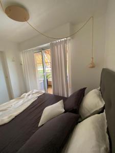 Dolce-Vita appart 3 étoiles, climatisé , 50M de la mer et aux portes de Menton ,parking gratuit