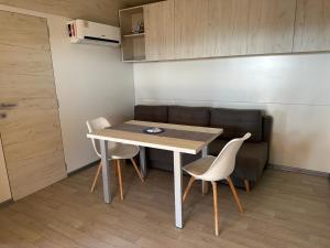 Avarka House, cozy family place, free parking and wifi, in Camp Dalmatino