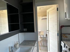 Avarka House, cozy family place, free parking and wifi, in Camp Dalmatino
