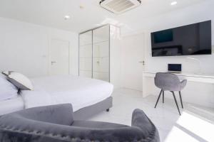 Patong Tower Brand New 1-Bedroom , Near Beach
