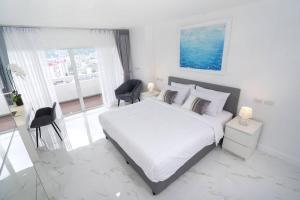 Patong Tower Brand New 1-Bedroom , Near Beach