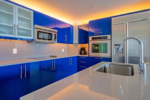 Beachfront-Spacious W Residence