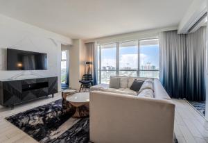 Beachfront-Spacious W Residence