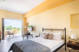 Peroulia Bay View Studio