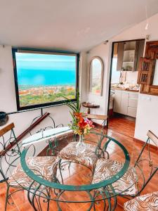 Sun-soaked apt w patio, balcony & garden - Aguilas