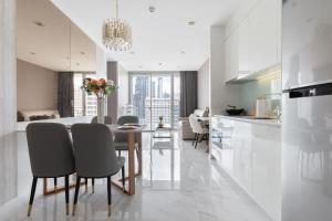 The Pinnacle Sukhumvit 11 by LeFoyer