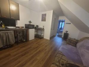 Cute apartment close to highway