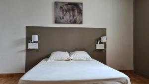 Appartements Bas de villa T3 Ollioules avec Piscine Vue mer : photos des chambres