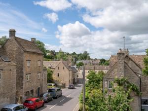 Tranquil cosy apartment in centre of Avening - Pass the Keys