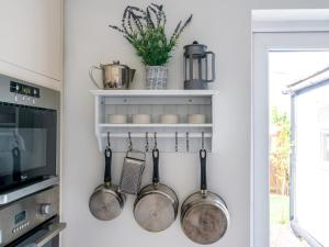 Bath Road Retreat 2 bedrooms with garden - Pass the Keys