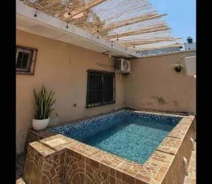 Casa cómoda con alberca pequeña y estacionamiento - El Jobo