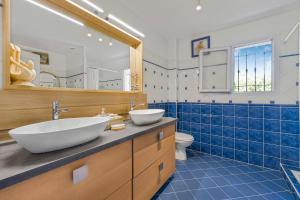 Villas Villa145m2 et 2 autres Appartements 50m2, Appart 60m2, ideale grande famille, groupe amis,salle fitness, Jardin, proche Cannes, Grasse, Antibes, : photos des chambres