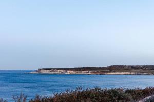 Sea-View Studio Apartment - Sleeps 2