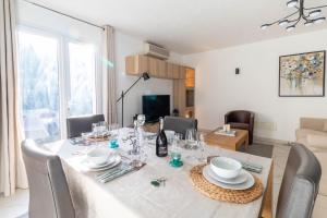 Villas Villa145m2 et 2 autres Appartements 50m2, Appart 60m2, ideale grande famille, groupe amis,salle fitness, Jardin, proche Cannes, Grasse, Antibes, : photos des chambres