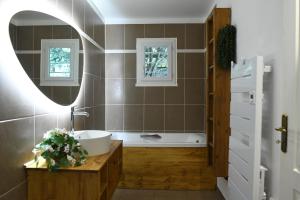 Villas Maison au calme Jardin & Jacuzzi : photos des chambres