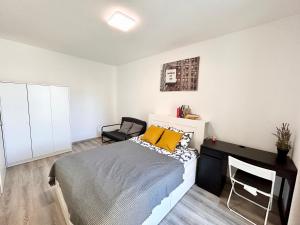 New 2022 Family&Friends Downtown AC 3BR 2BA FREE PARKING big Balcony near Metro&Train Station SELF CHECK-IN Apt