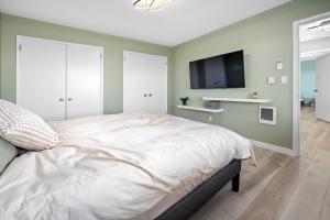 Breathtaking Views w Modern Lux - 2320