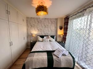 Chelsea 2-Bedroom and Living Room Apartments