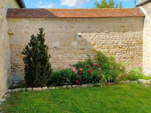 Maisons de vacances Gite La Neuville-sur-Essonne, 4 pieces, 6 personnes - FR-1-590-107 : photos des chambres