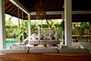 Villa Santai, huge garden Seminyak square