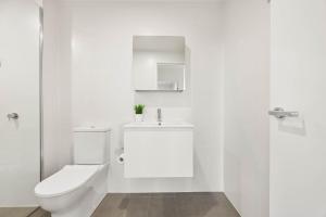Spacious & Open 2 bd 2bth Unit in Canberra City